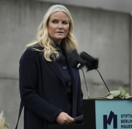 Кронпринцесса Норвегии попросила прощения за связи с Эпштейном