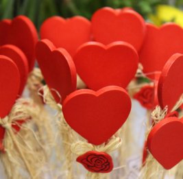 Что подарить девушке на 14 февраля...