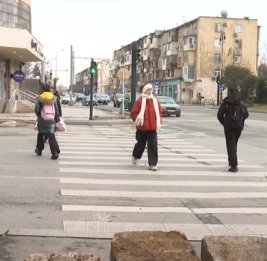 Бакинский ресторан захватил пешеходный переход