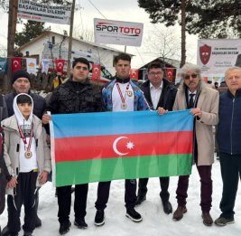 Пехлеван из Азербайджана стал победителем турнира по борьбе на снегу в Турции