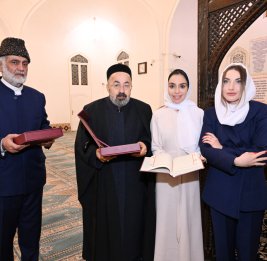 Посещение мечети Шаха Аббаса Гянджи