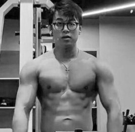 Известный китайский бодибилдер Би Цзяци умер в 26 лет