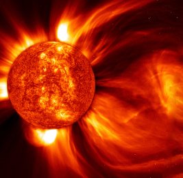 Ученые зафиксировали мощные вспышки на Солнце