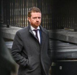 Глава аппарата премьера Британии подал в отставку на фоне скандала вокруг дела Эпштейна