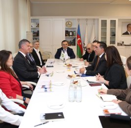 Новый региональный президент bp посетил Бакинскую высшую школу нефти