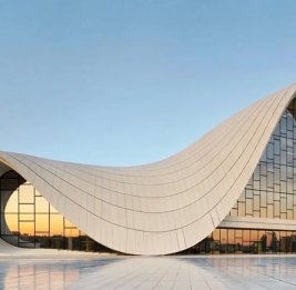 Российский портал представил обзор десяти знаковых зданий Баку, рекомендованных к посещению