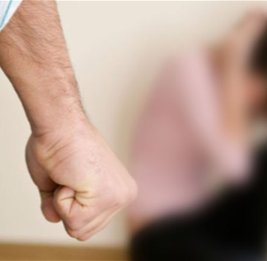 Житель Саатлы избил жену из-за отказа просить машину у тестя