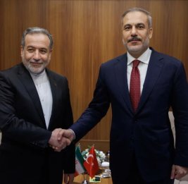 Хакан Фидан провел телефонный разговор с Аббасом Арагчи