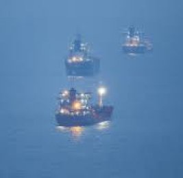 Три нефтяных танкера задержали у берегов Индии