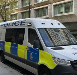 Британская полиция изучает сведения о передаче принцем Эндрю информации Эпштейну