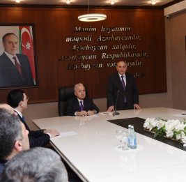 Глава ИВ Насиминского района города Баку представлен коллективу