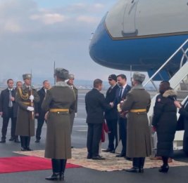 Guardian: в Ереване расстелили армянский ковер перед самолетом Вэнса