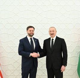 В Баку состоялась церемония официальной встречи вице-президента Соединенных Штатов Америки