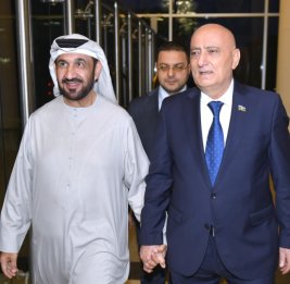 Президент Арабского парламента прибыл с визитом в Азербайджан