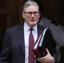 Зашаталось кресло под премьером Британии