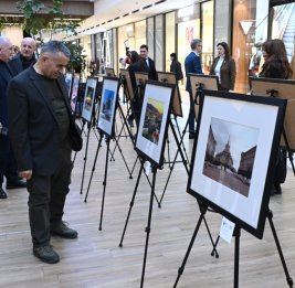 В Баку состоялось открытие фотовыставки &laquo;Площади Европы&raquo;