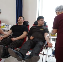 Сотрудники МЧС сдали кровь для больных детей