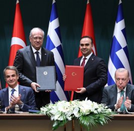 Турция и Греция подписали 7 документов о сотрудничестве