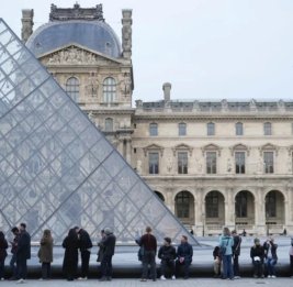 Во Франции задержаны 9 человек по подозрению в мошенничестве с билетами в Лувр