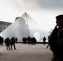 Раскрыта схема незаконной продажи билетов в Лувр