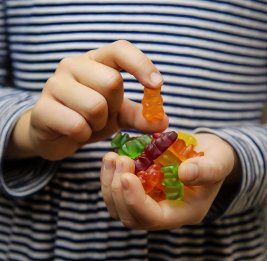 Воспитательница давала детям слабительное, чтобы их быстрее забрали домой