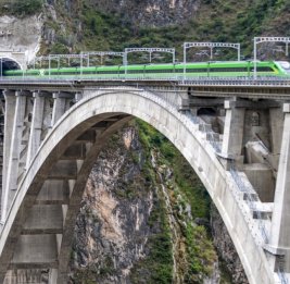 Китай завершит самый сложный в мире железнодорожный проект к 2030 году