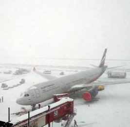 В аэропортах Москвы из-за снегопада отменили 19 рейсов