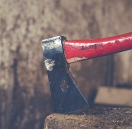 В Самухе мужчина скончался после удара топором в голову