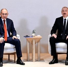 Алиев и Пашинян провели неформальную беседу