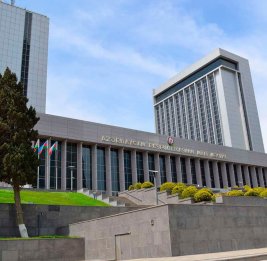 Началось очередное пленарное заседание Милли Меджлиса