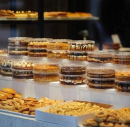 Без даты и состава: о проблеме маркировки в кондитерских Азербайджана