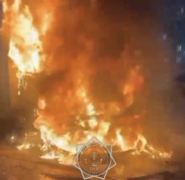 Посреди Астаны загорелся грузовик, жертв удалось избежать