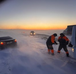 145 человек, в том числе 17 детей, спасены из снежного плена в Казахстане