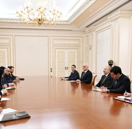 Президент Ильхам Алиев принял делегацию во главе с министром дорог и городского развития Ирана