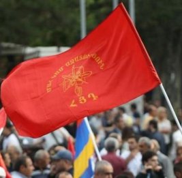 И нашим, и вашим за копейку спляшем