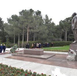 Парламентарии Турции и Грузии посетили Аллею почетного захоронения и Парк Победы