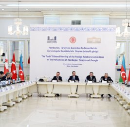Проходит десятое трехстороннее заседание комитетов по внешним связям парламентов Азербайджана, Турции и Грузии