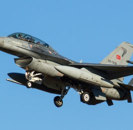 В Турции разбился истребитель F-16: есть погибший