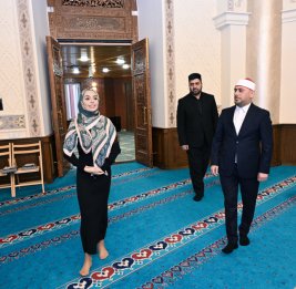 Лейла Алиева и Алена Алиева посетили Джума-мечеть