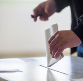 Почему европейские центристы переживают кризис?