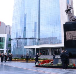 Сотрудники прокуратуры посетили памятник Ходжалинской трагедии