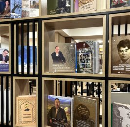 Фонд тюркской культуры и наследия передал книги Научной библиотеке БГУ