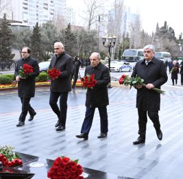Коллектив Кабинета Министров посетил памятник жертвам Ходжалинского геноцида