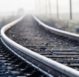 В Словакии при столкновении поезда с грузовиком погиб человек