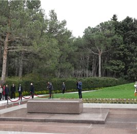 Премьер-министр Эфиопии почтил на Аллее почетного захоронения память общенационального лидера Гейдара Алиева