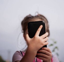 Польша намерена запретить соцсети для детей в возрасте до 15 лет