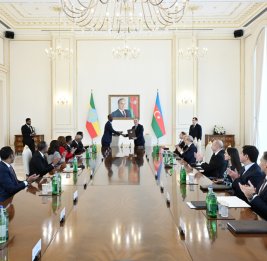 Состоялась встреча Президента Ильхама Алиева с Премьер-министром Эфиопии в расширенном составе, между двумя странами подписан ряд документов