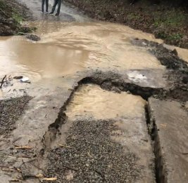 В Джалилабаде временный мост снова пришел в аварийное состояние