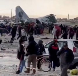 Перевозивший деньги самолет ВВС Боливии упал на автодорогу в Эль-Альто