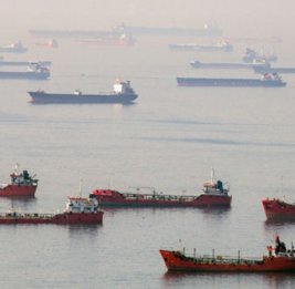 Сотня танкеров скопилась у Ормузского пролива